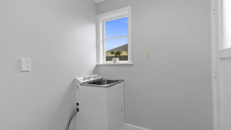 26 Lowry Crescent Stokes Valley_14