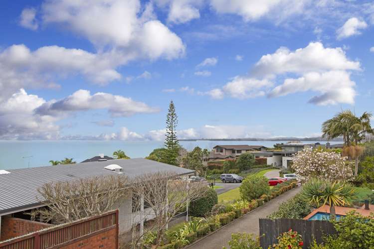 2/10 Burford Place Mellons Bay_3