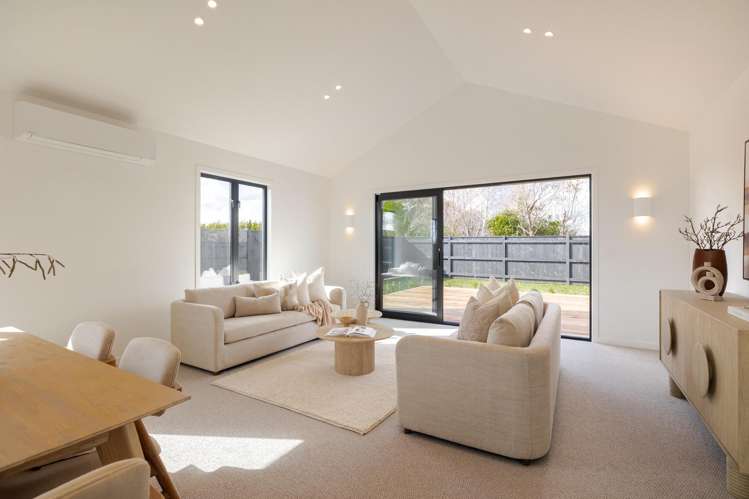 6 Parkside Avenue (off Roots Street East) Feilding_10