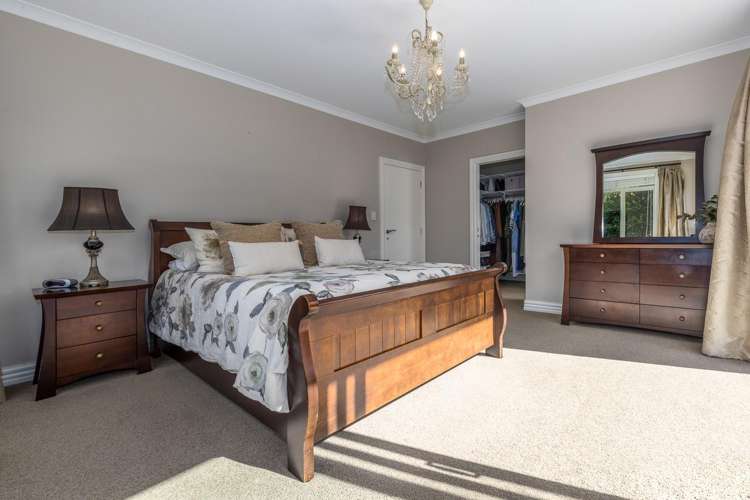 1068 Queen Street East Levin_12
