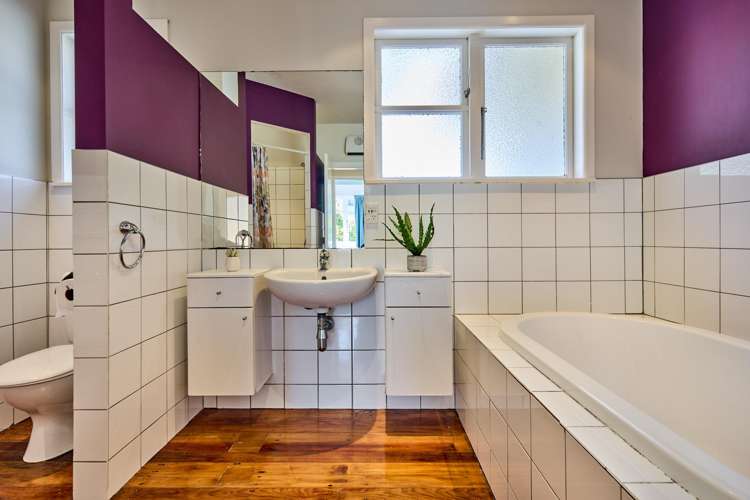 8 Kiriwai Road Paremata_16