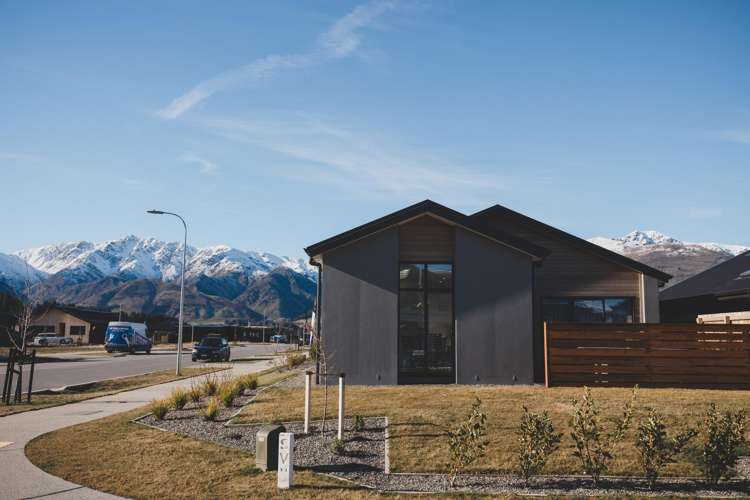 1 Pinn Street Lake Hawea_1