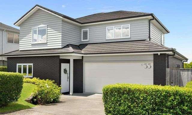 Agent sells South Auckland house from Chinese airport