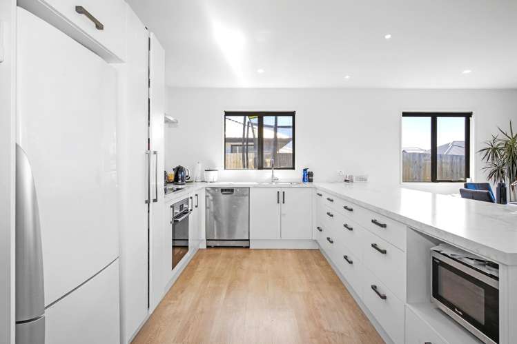 10 Poipoi Place Aranui_1