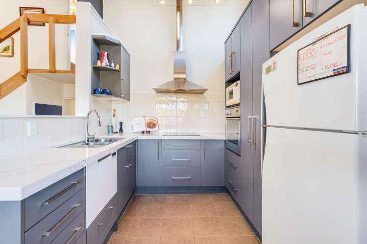 10 Oliver Twist Avenue Mellons Bay_12