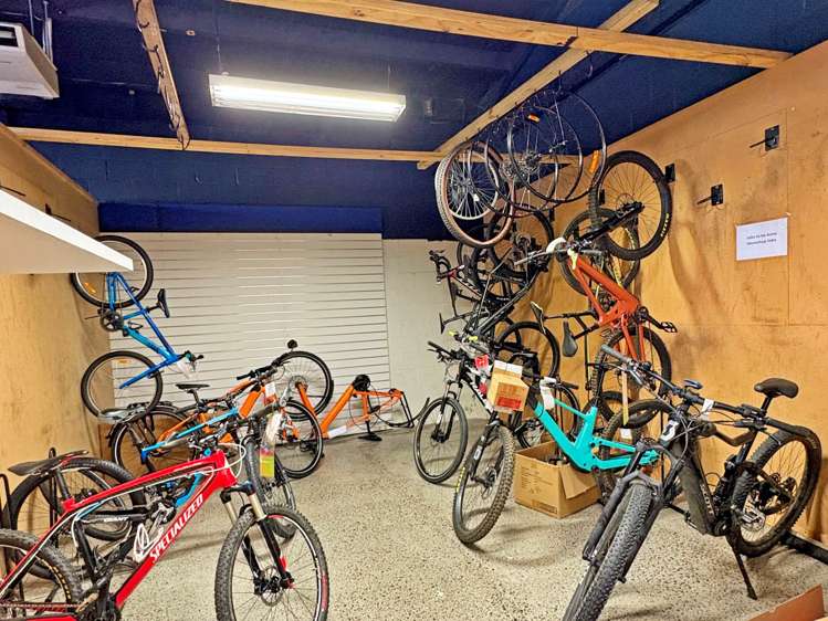 72 Barrys Point Road Takapuna_13