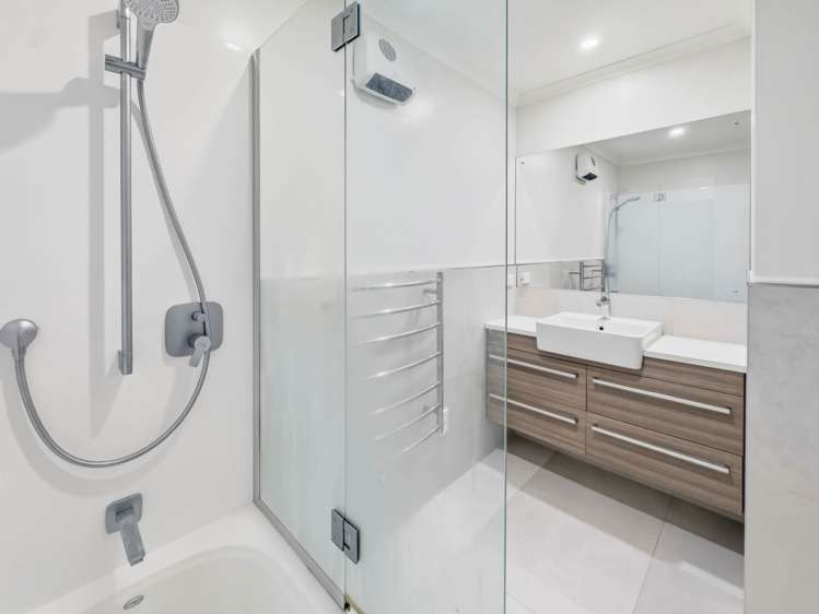 35 Pencaitland Drive Flat Bush_12