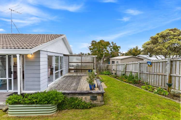 1/8 Atlantis Place Totara Vale_3