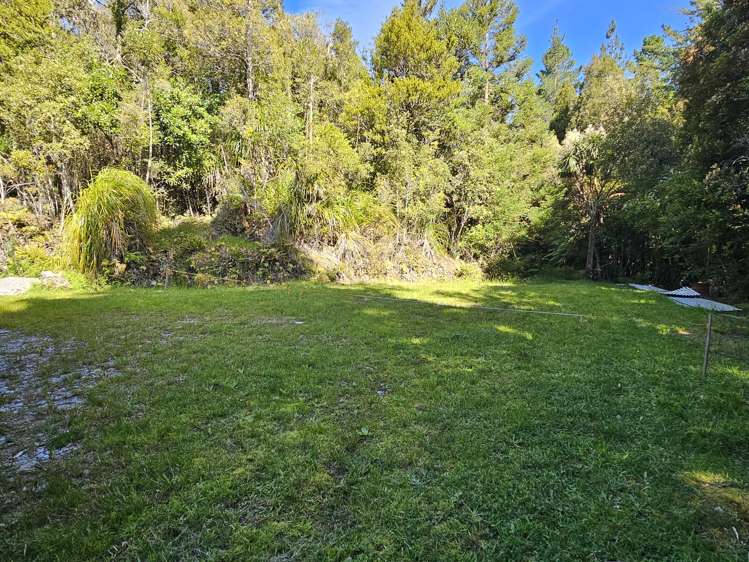 215 Clifton Road Kaiata_23