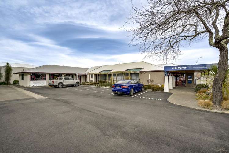 310 Avenue Road East_0