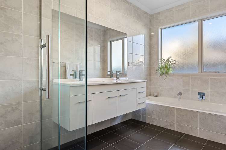 7 Barnsley Crescent West Melton_14