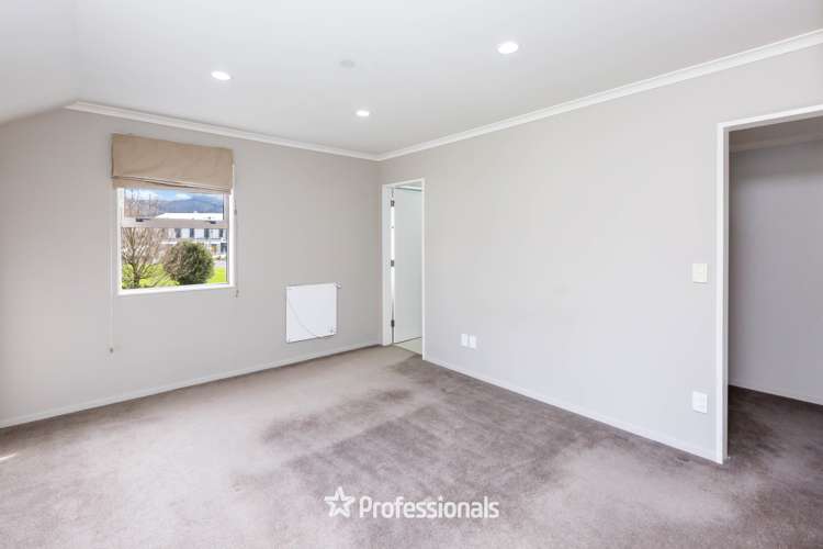 64 Evergreen Crescent Trentham_16