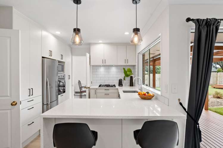 5 Bernie Edwards Place Botany Downs_11