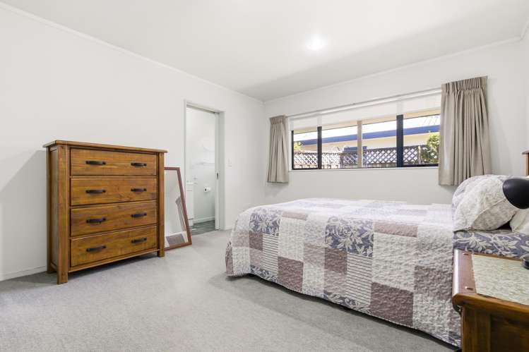 2/12 Heathcote Street Central_9