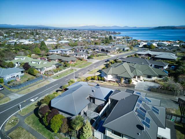 2/94 Harvey Street Waipahihi_2