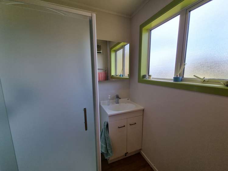 3 Violet Street Riverton_14