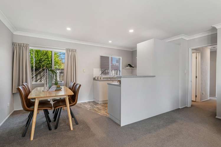 1/2 Doment Crescent Orewa_8