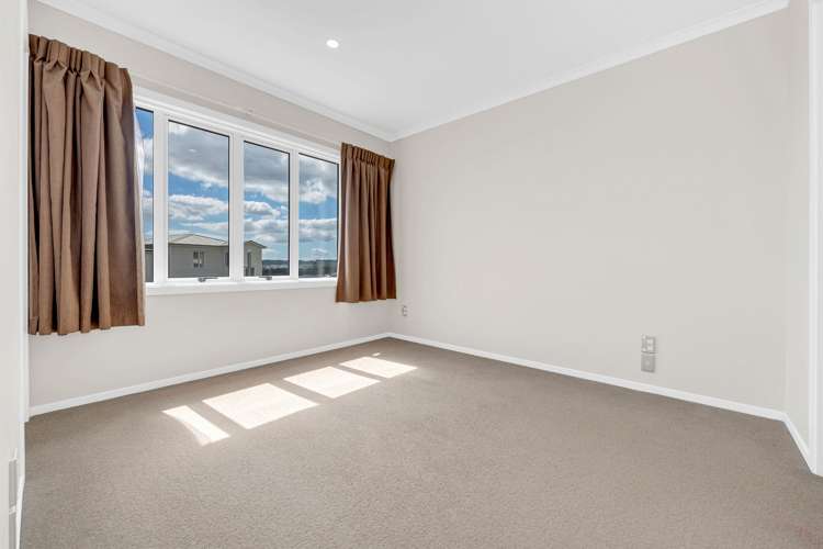 6 Panakenake Way Flat Bush_13