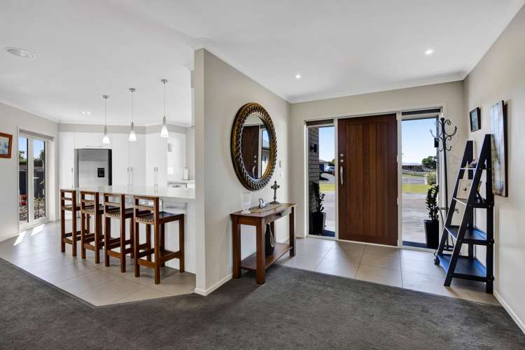 1 Elizabeth Grove Stratford_3