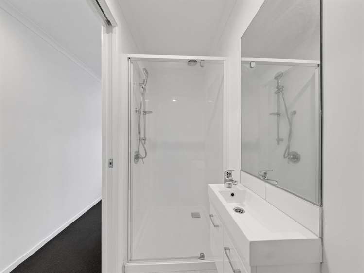 8/113 Knighton Road Hillcrest_10