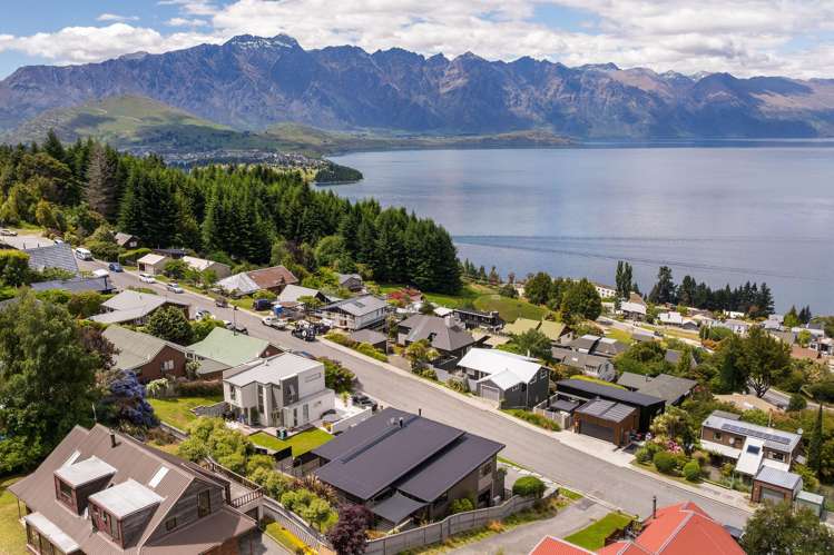 70 Wynyard Crescent Fernhill_2