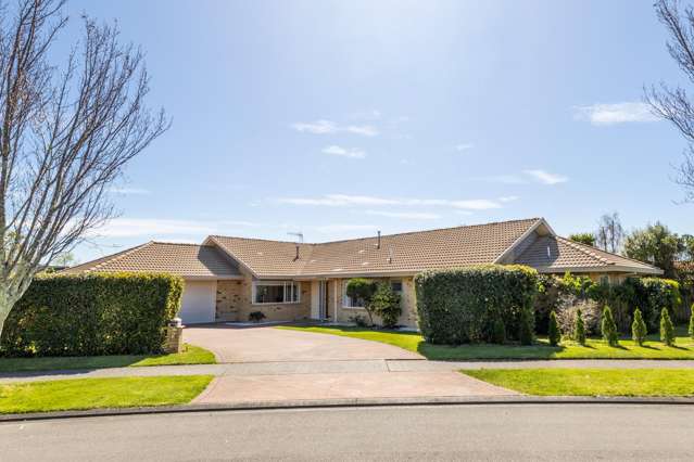 Sunny Living with Cul-de-Sac Privacy