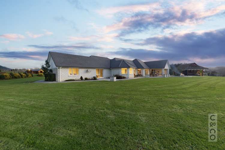 1242 State Highway 16 Waimauku_36