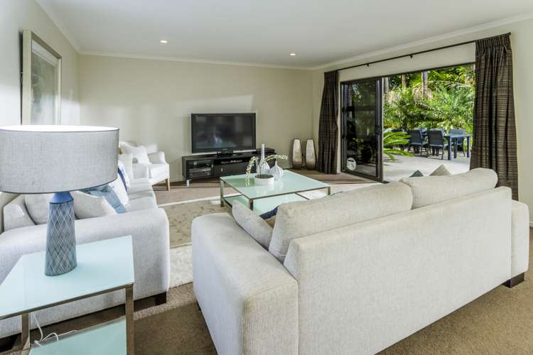 8 Oscar Road Greenhithe_12