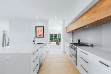18 Chateau Crescent_2