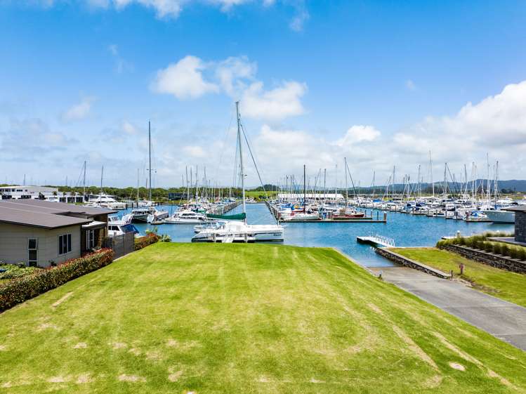 12 Finch Street One Tree Point_19