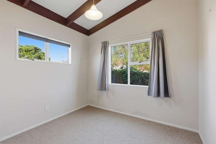 2/92a Ngamotu Road Spotswood_15