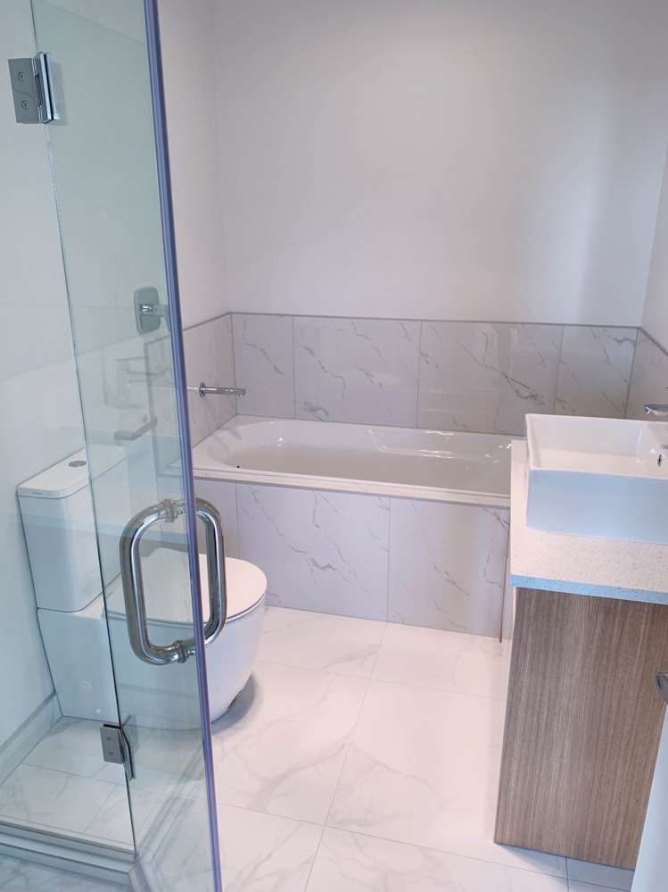 5 Puhakehake Place Flat Bush_7