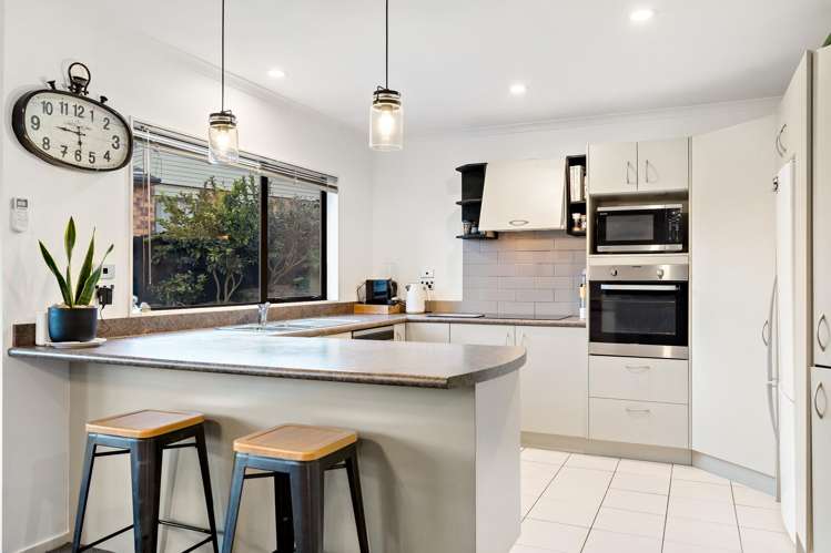 78 View Ridge Drive Ranui_3