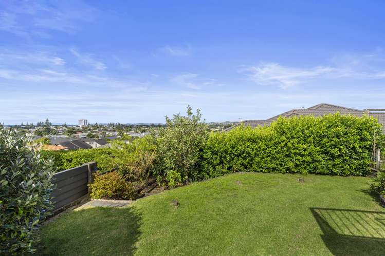 60 Chesterfield Way Orewa_17