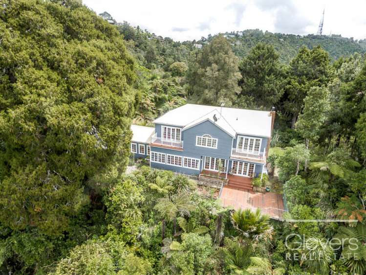467 Scenic Drive Waiatarua_1