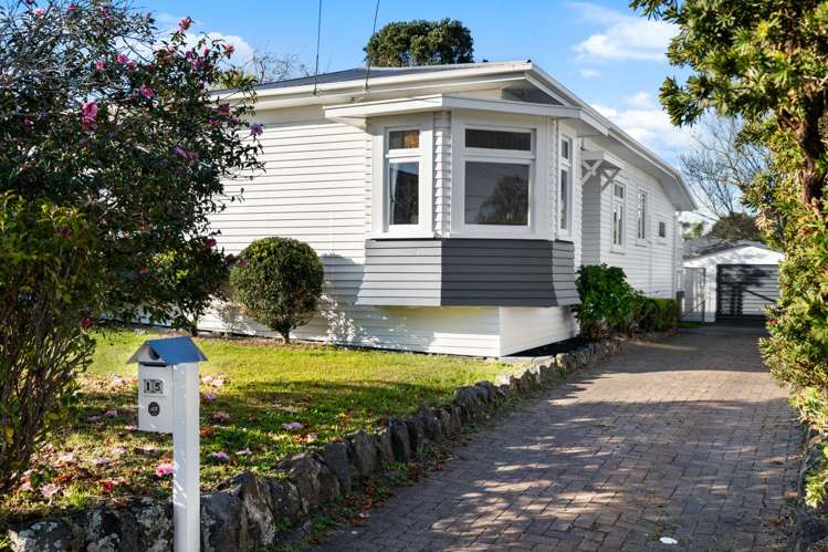 15 Chatham Avenue Mount Albert_41
