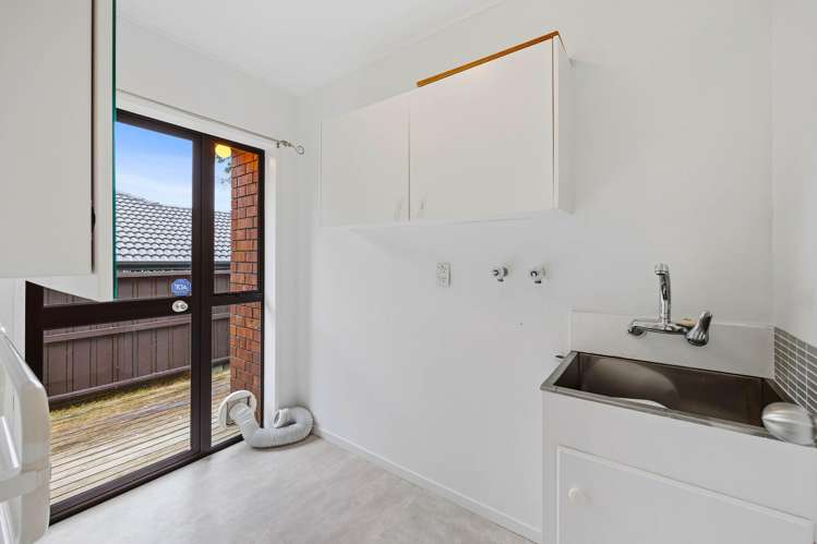 33 Voltaire Court Botany Downs_24