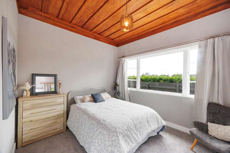 1435 Waughs Road Aorangi_16