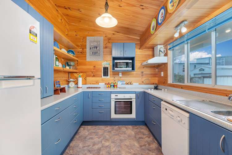 20 Martin Place Cooks Beach_8