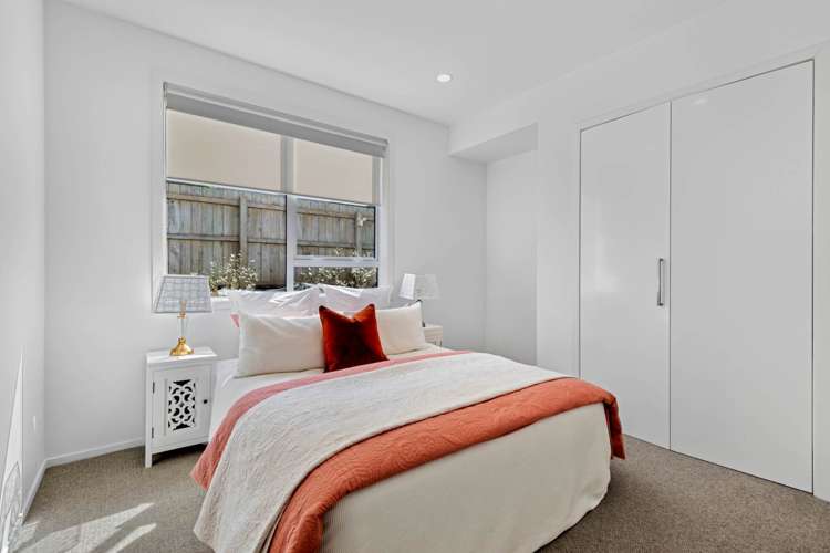 36 Fernhill Way Oteha_16