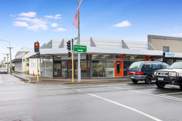 High Profile Retail Corner | Unmissable Exposure