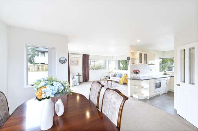 Auction this Thursday!Long-Held Home MustBeSold!