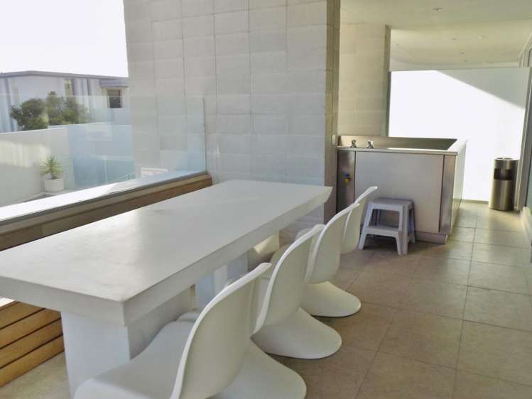 11/225 Lake Terrace Waipahihi_4