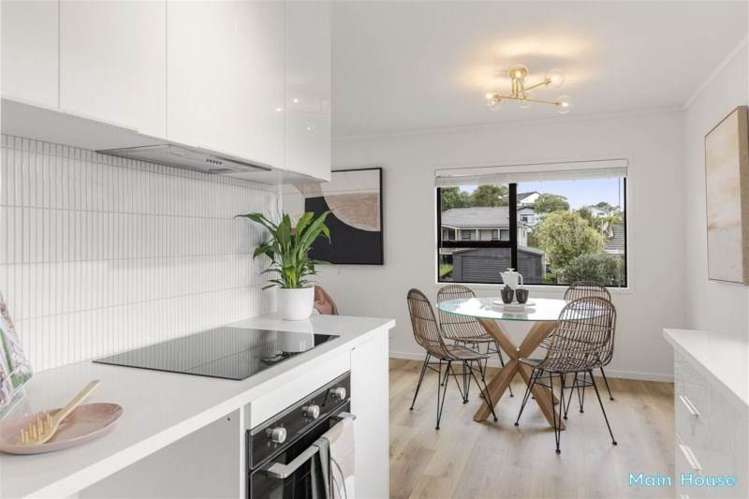 8 & 8A Kupari Place Totara Vale_12