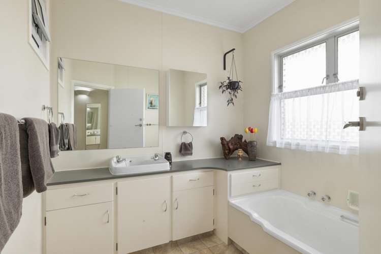 8 Hillcrest Street Glen Avon_18