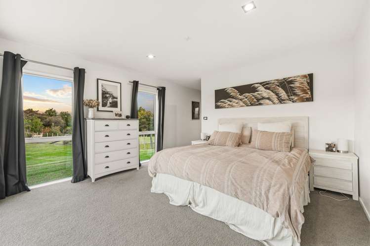 1 Ngaire Close Wainui_11