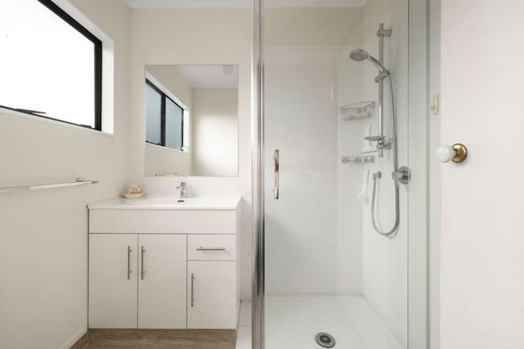 20 Essendon Court Glenview_10