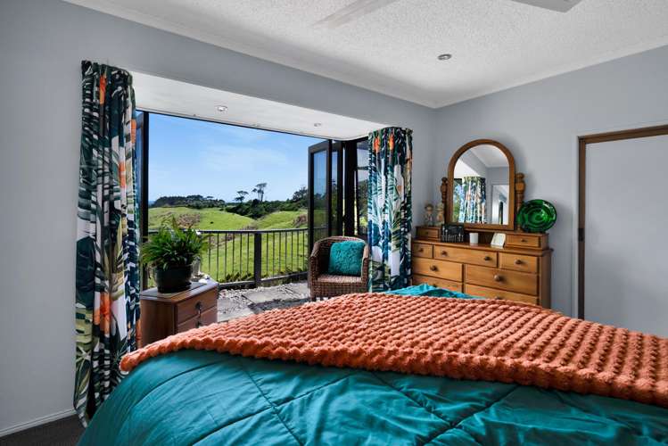 2 Waireka Road East Omata_12