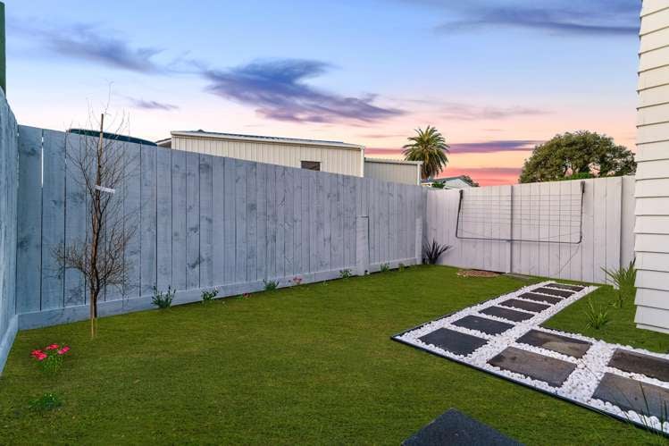 2/7 Gambare Place Wattle Downs_14