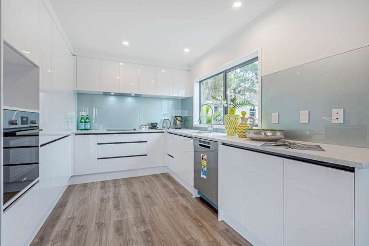 3/433a East Coast Road Mairangi Bay_6